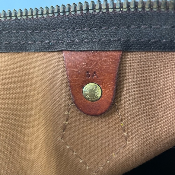 Authentic Louis Vuitton ( Vintage) Speedy 40 monogram - Picture 7 of 16